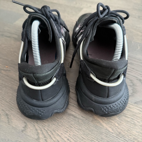 Adidas Ozweego sneakers in Black w/ Purple Accents Size Womens 8.5 - Picture 9 of 9